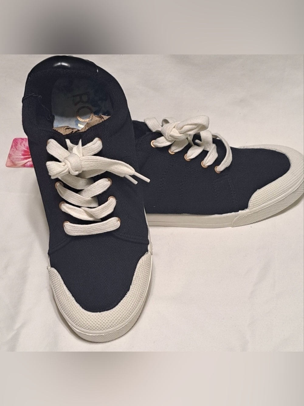 Roxy Black Canvas Lace-Up Low Top Cushion Sneakers. Size 9. New w/Tags. No box.